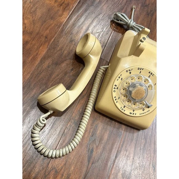 Vintage ITT Beige Rotary Dial Telephone Phone Landline W/ Coiled Cord UNTESTED - Picture 4 of 9